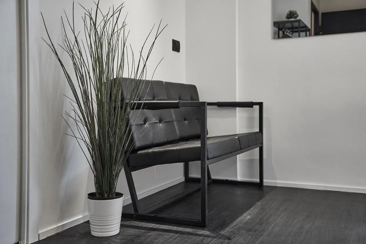 Apartment After8-Black&White Mestre Italy