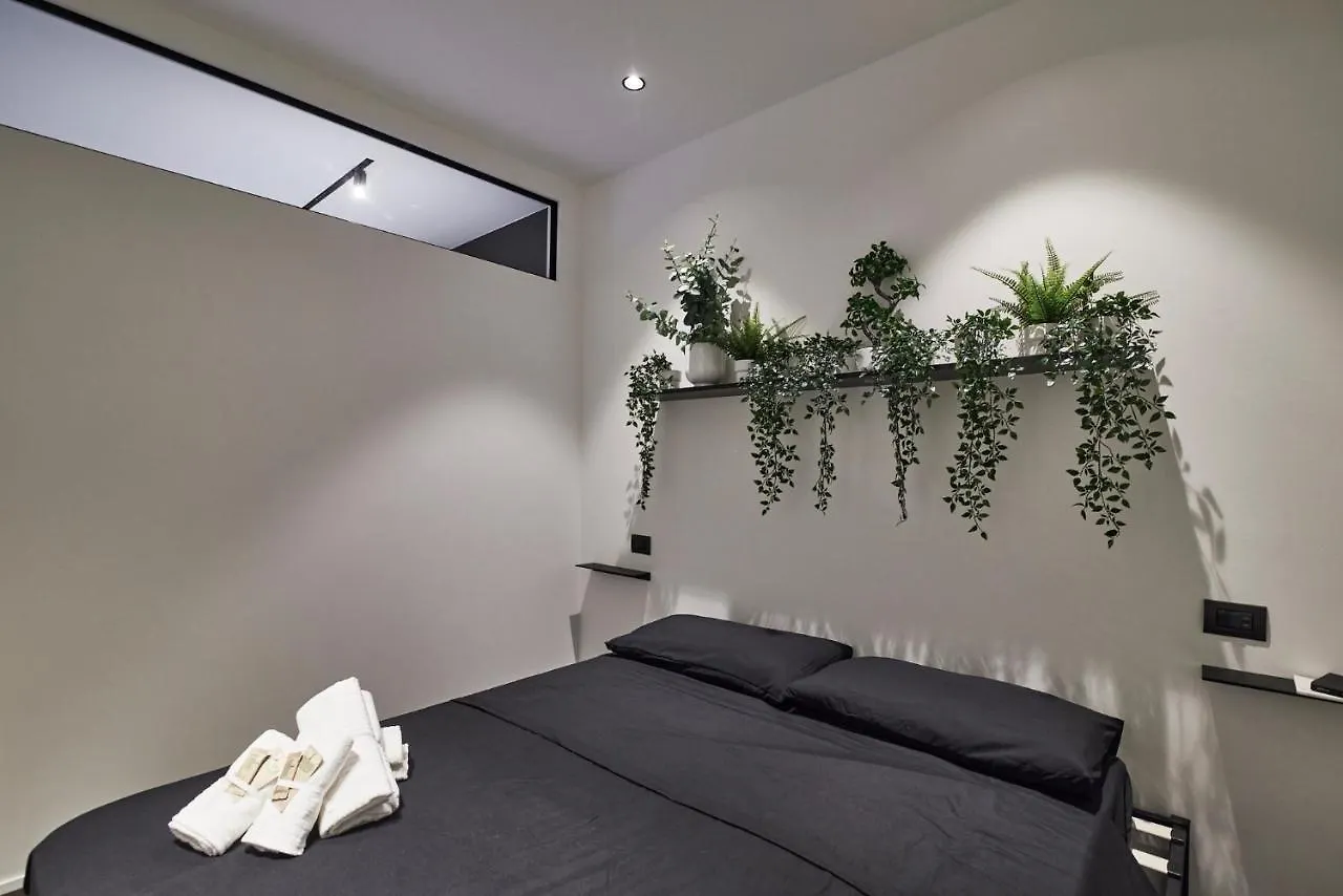 After8-Black&White Mestre Apartment